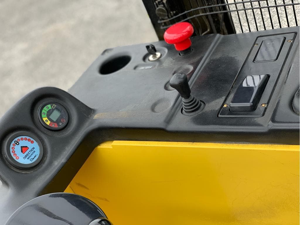 Porta paletes Stacker Hyster — imagen 3