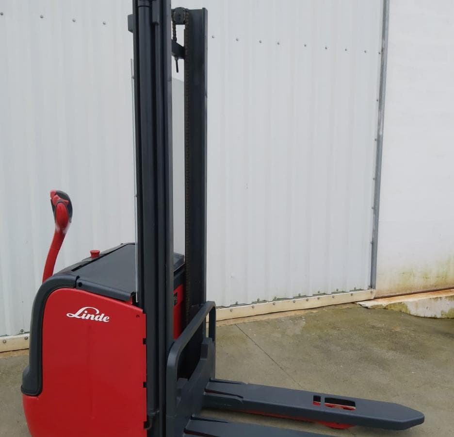 Porta paletes Stacker Linde — imagen 1