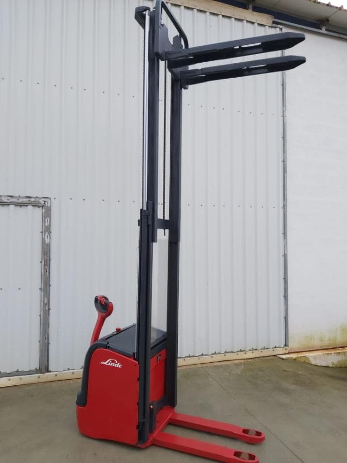 Porta paletes Stacker Linde — imagen 2