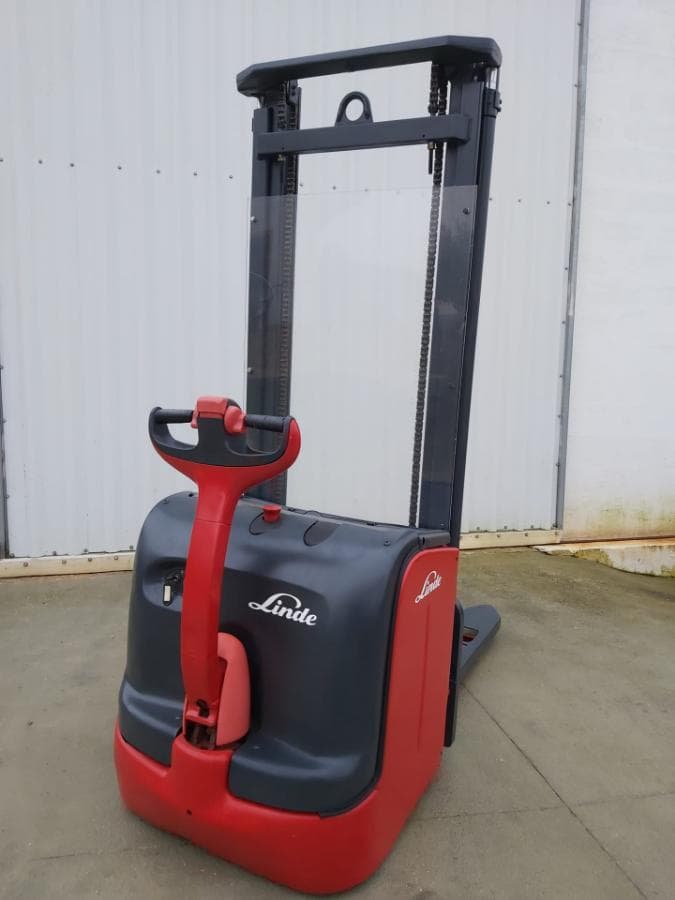 Porta paletes Stacker Linde — imagen 3