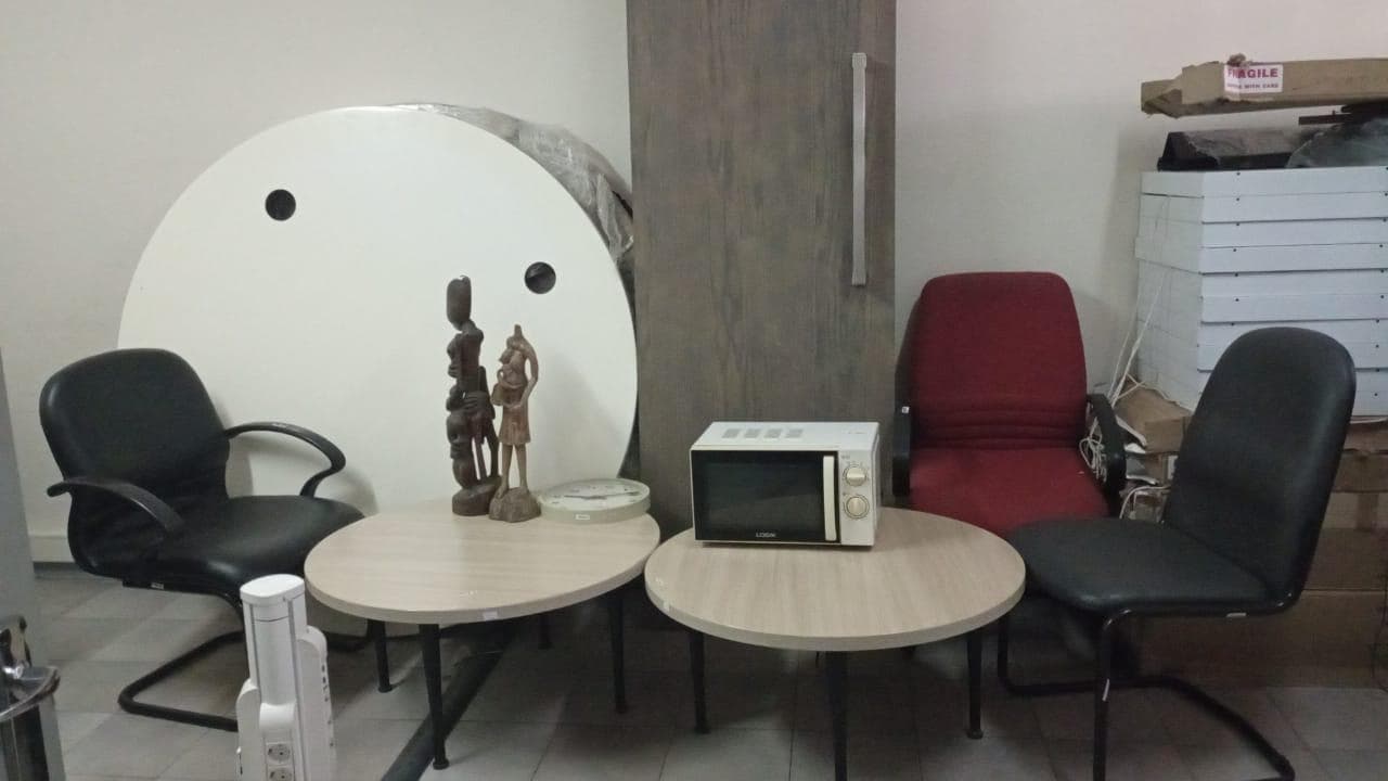 Mobiliário de escritório ·