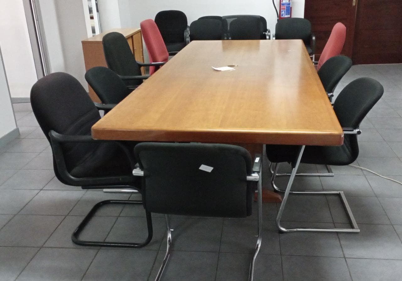Mobiliário de escritório ·
