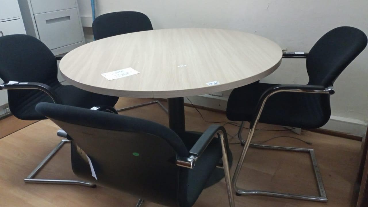 Mobiliário de escritório ·