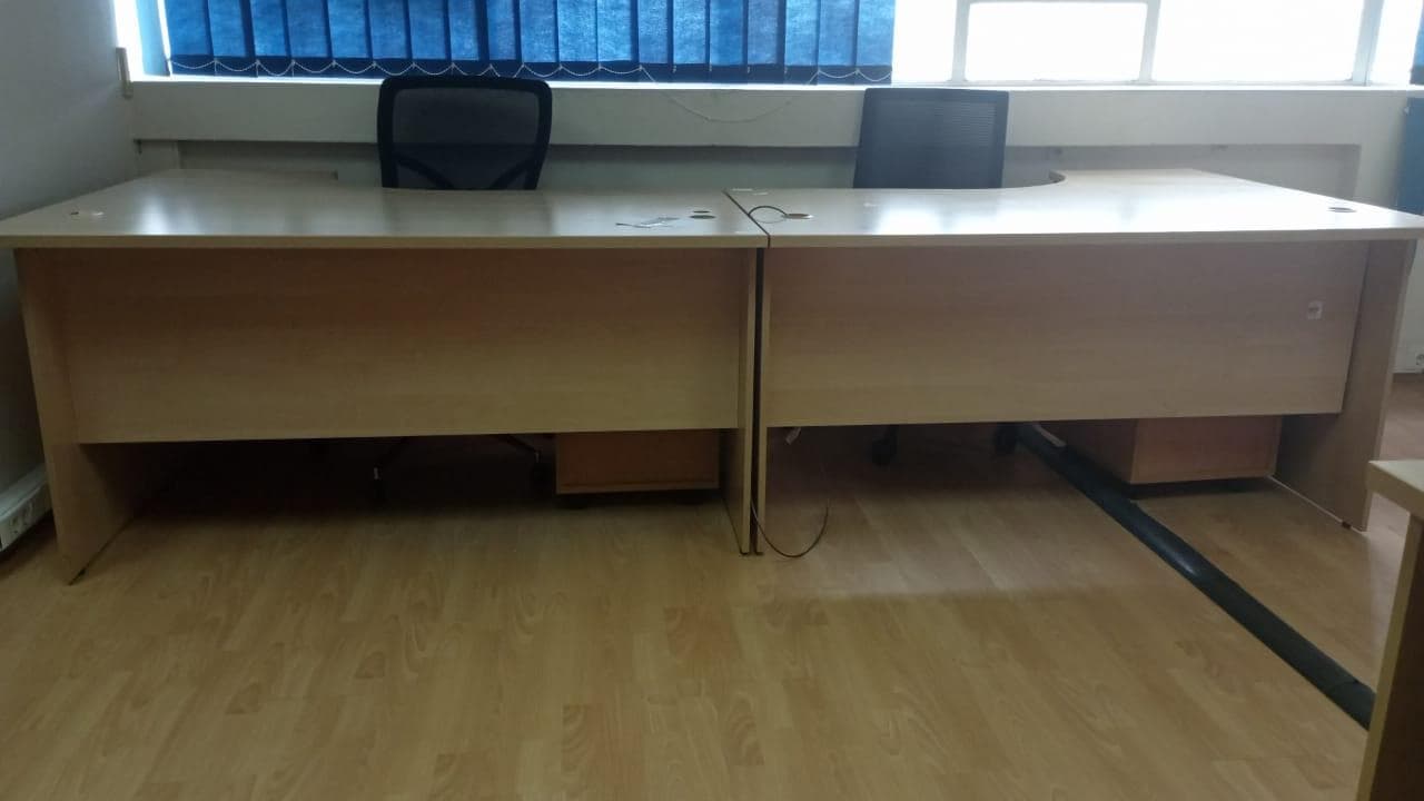 Mobiliário de escritório ·