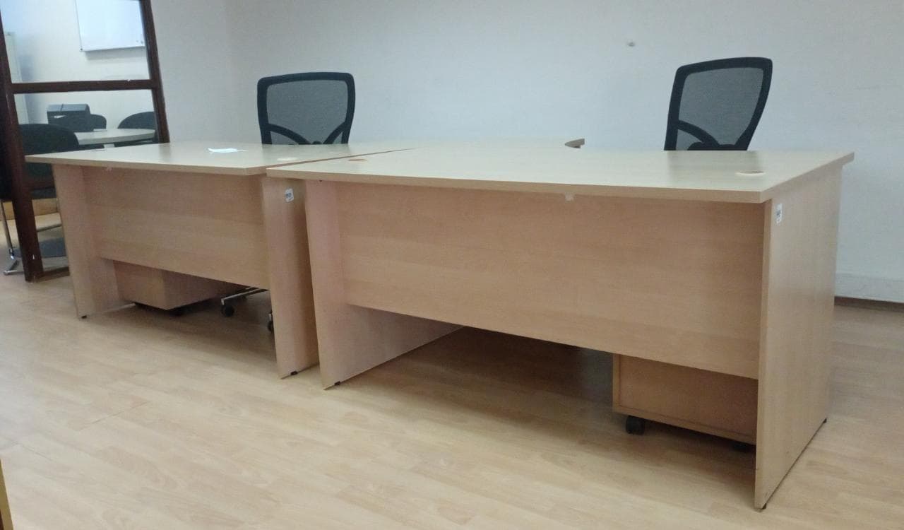 Mobiliário de escritório ·