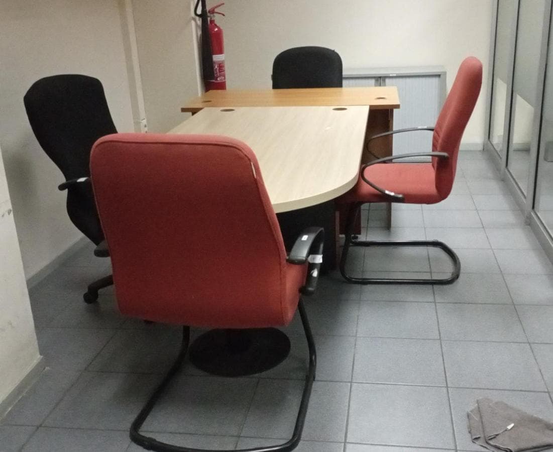Mobiliário de escritório ·
