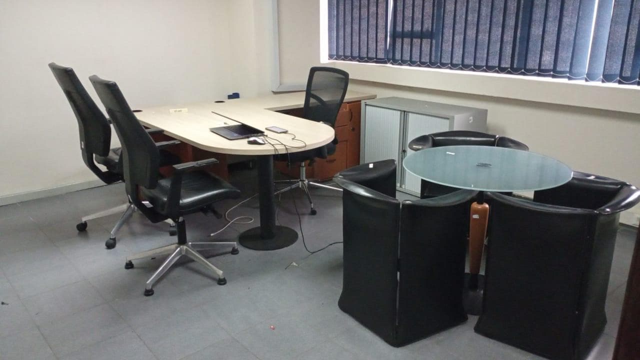 Mobiliario de oficina ·