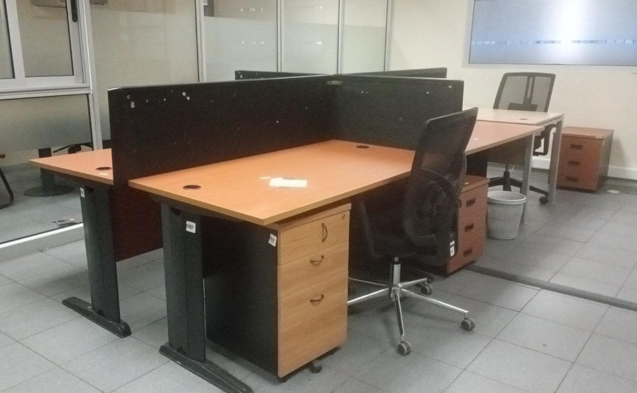 Mobiliário de escritório ·