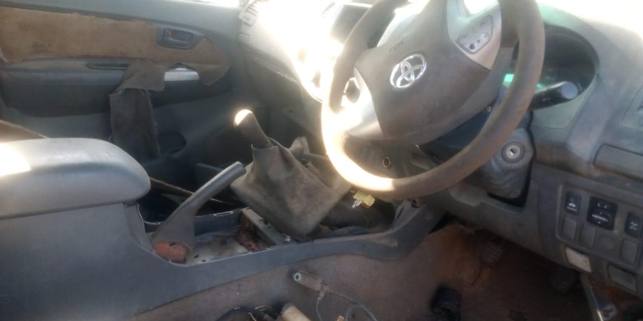 Toyota Hilux · — image 2