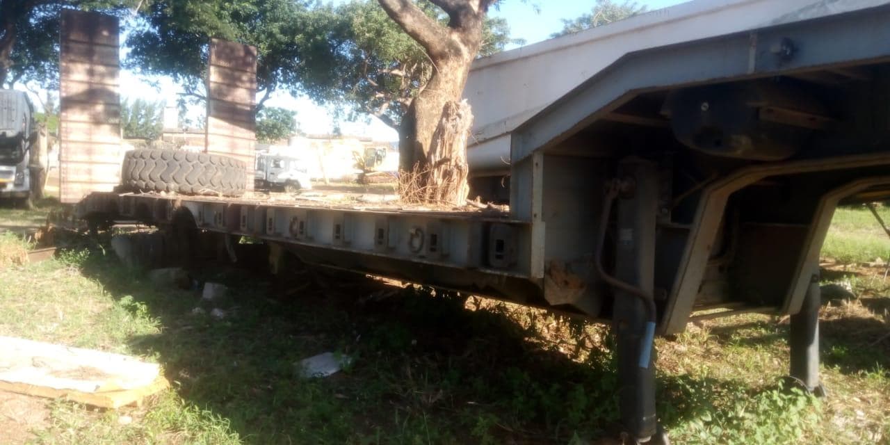 Atrelado porta máquinas · — imagem 3