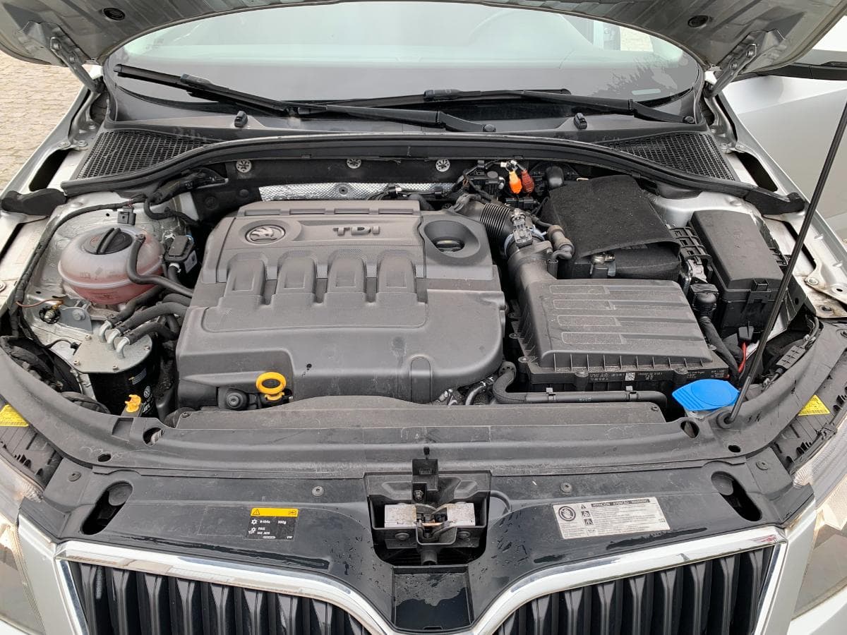 Skoda Octavia 1.6TDI · Ano 2014 — image 9