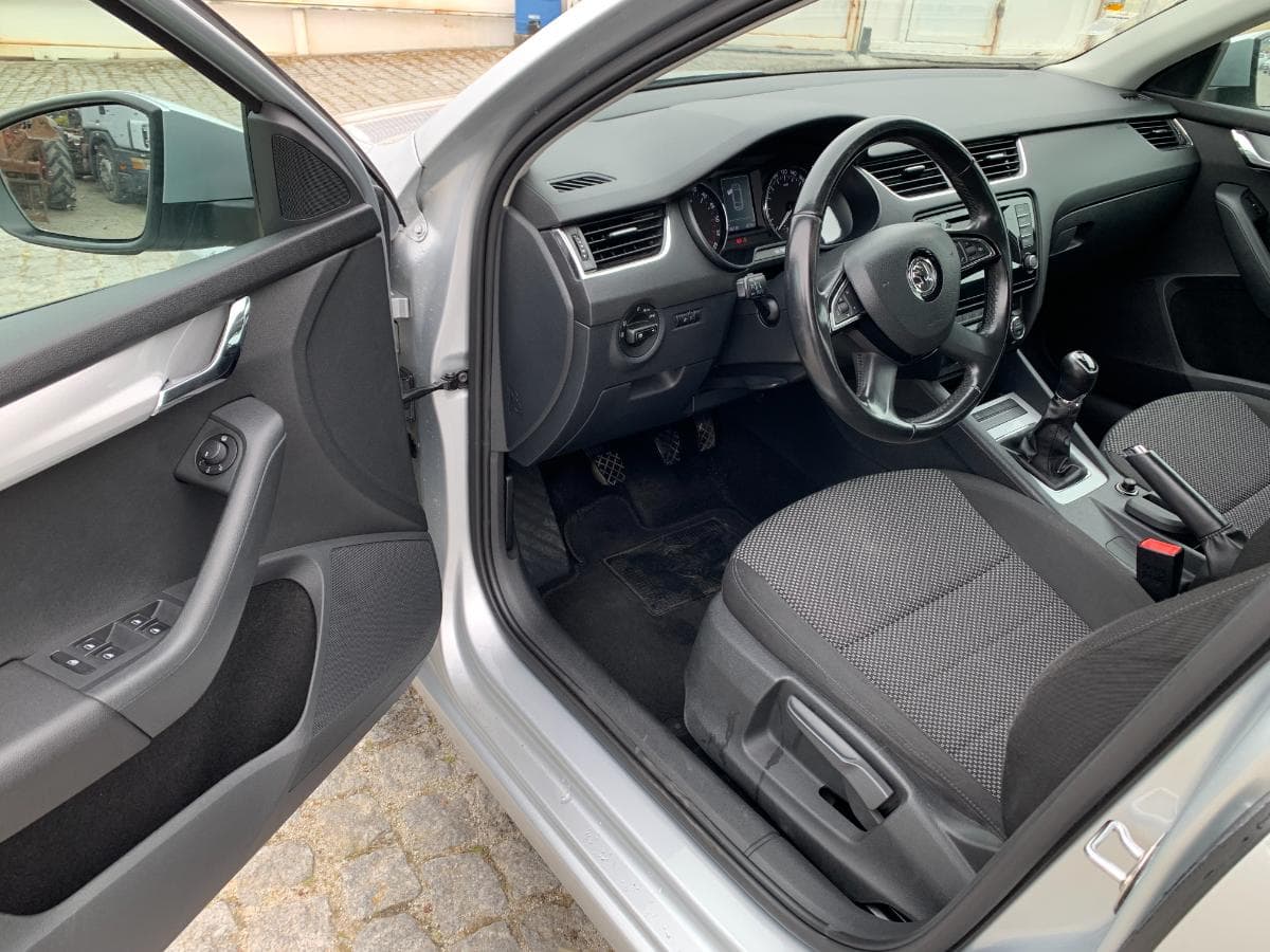 Skoda Octavia 1.6TDI · Ano 2014 — image 16