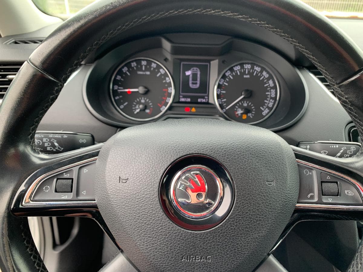 Skoda Octavia 1.6TDI · Ano 2014 — image 19