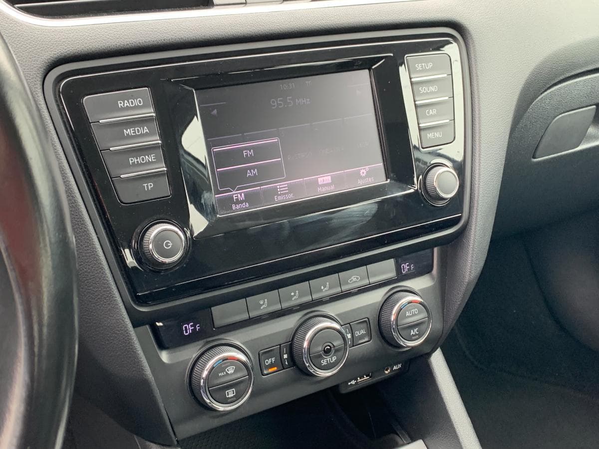 Skoda Octavia 1.6TDI · Ano 2014 — image 20