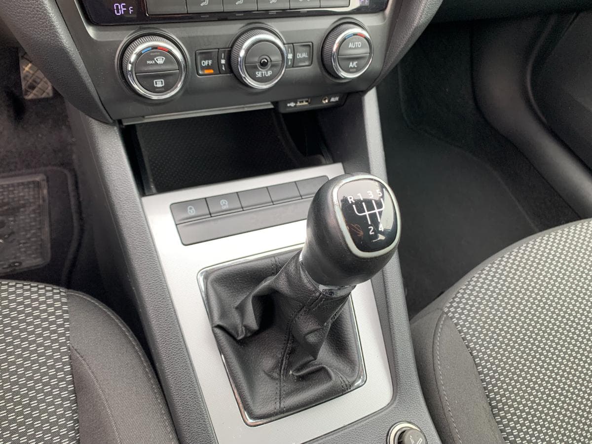 Skoda Octavia 1.6TDI · Ano 2014 — image 22