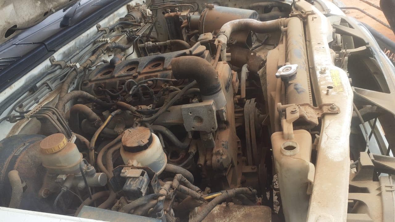 Nissan Hardbody · — imagem 15