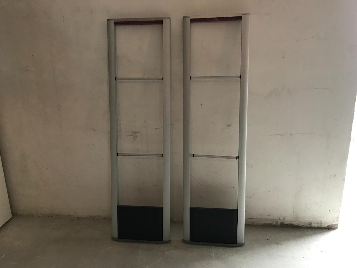 Vestuário · Mobiliário Expositor · Material Informático — imagen 18