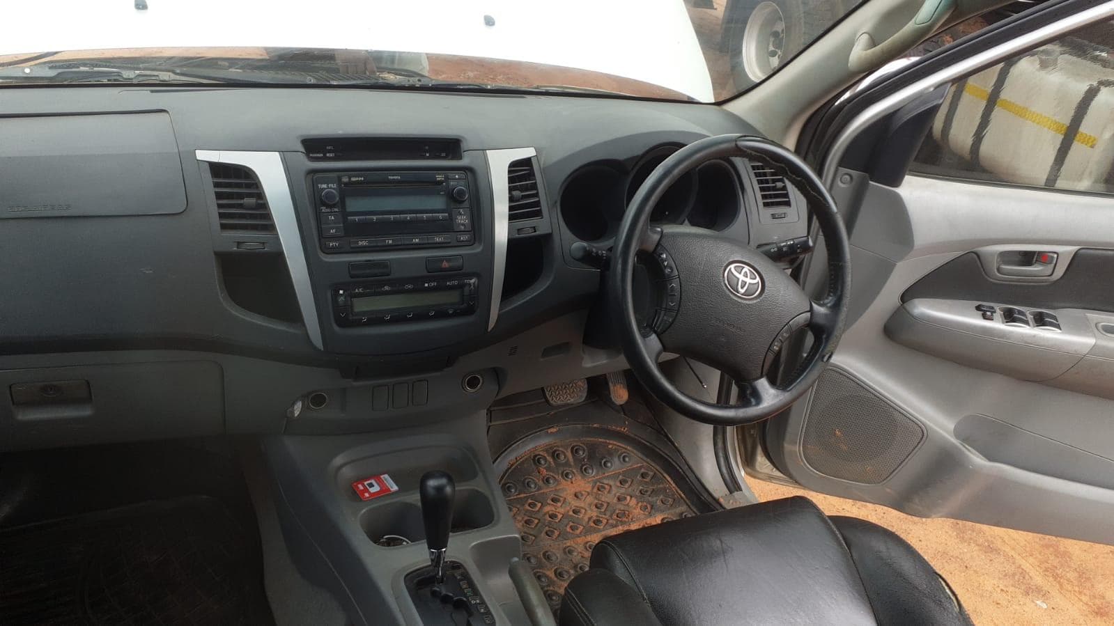 Toyota Hilux  · — imagem 3