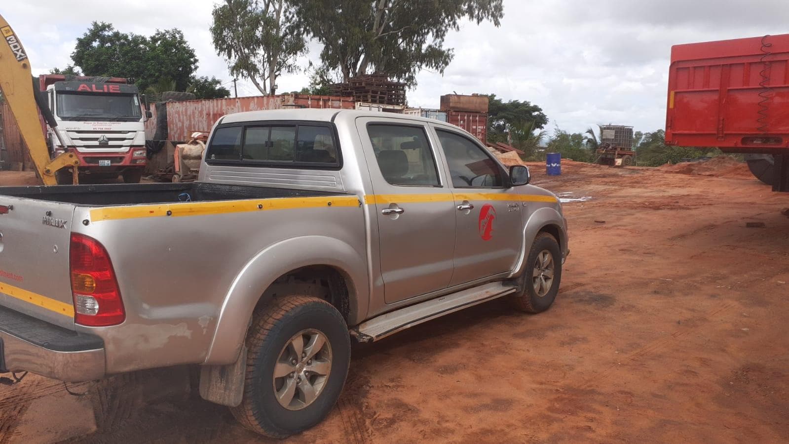 Toyota Hilux  · — imagem 8