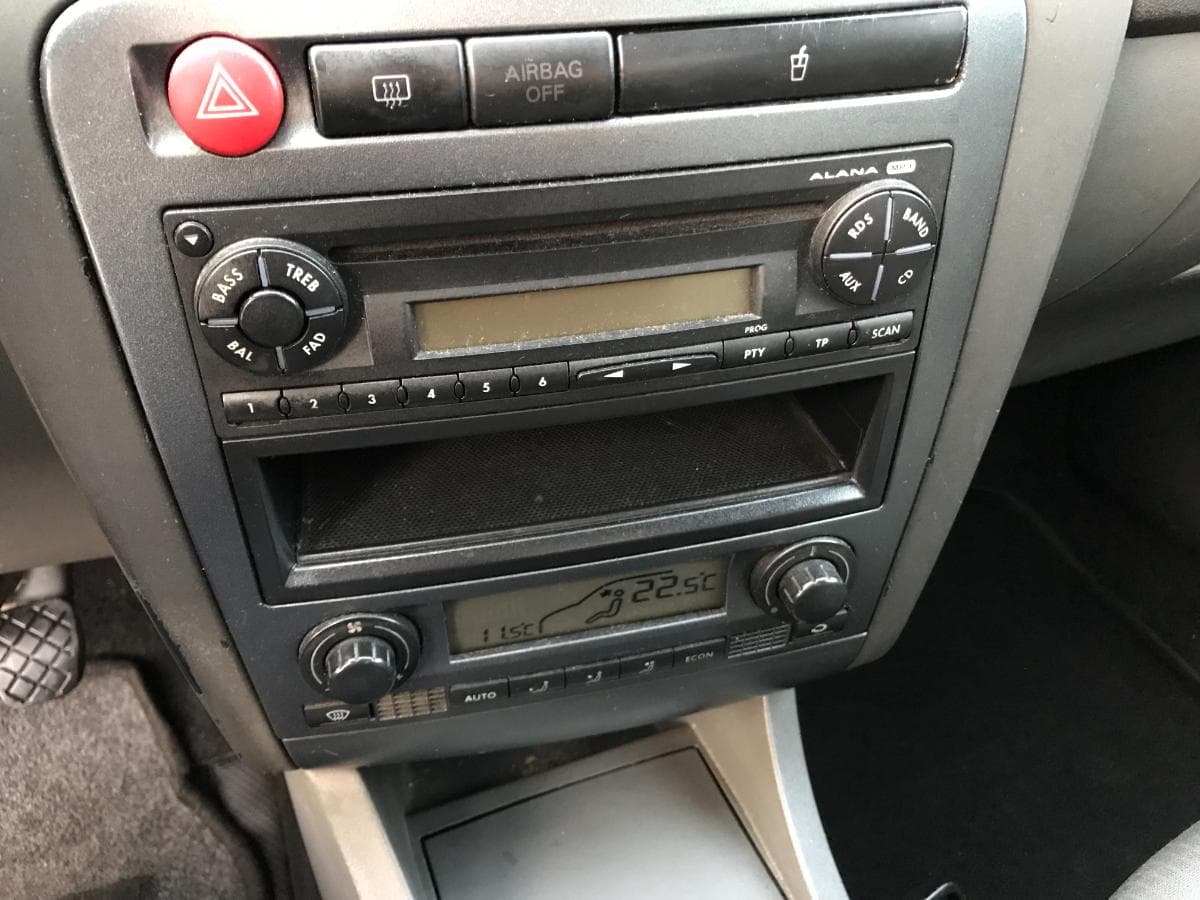 Seat Ibiza 1.4 TDI · Ano 2006 — image 17
