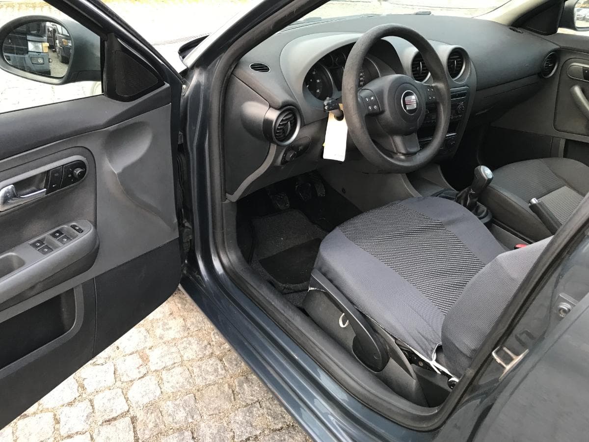 Seat Ibiza 1.4 TDI · Ano 2006 — image 15