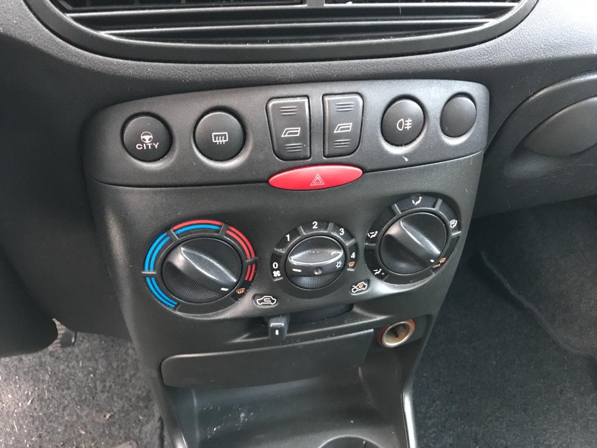 Fiat Punto 1.3 JTD · Ano 2005 — image 17