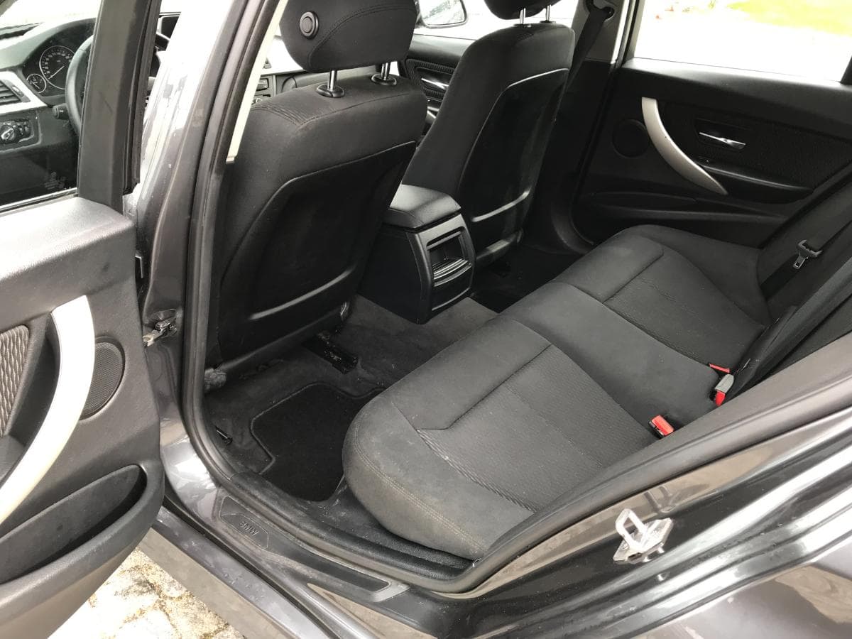 BMW 320D Touring · Ano 2015 — image 17