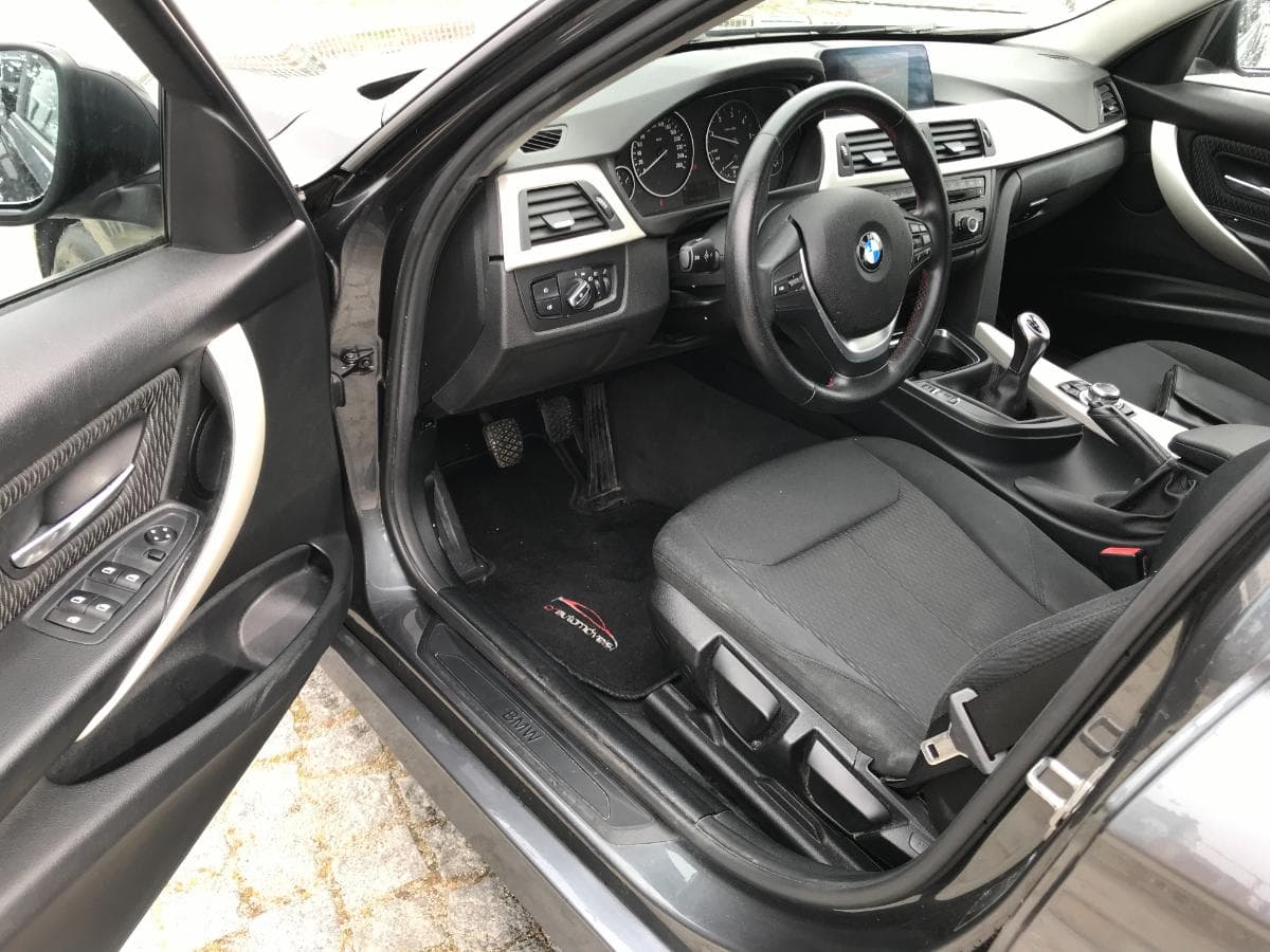 BMW 320D Touring · Ano 2015 — image 16