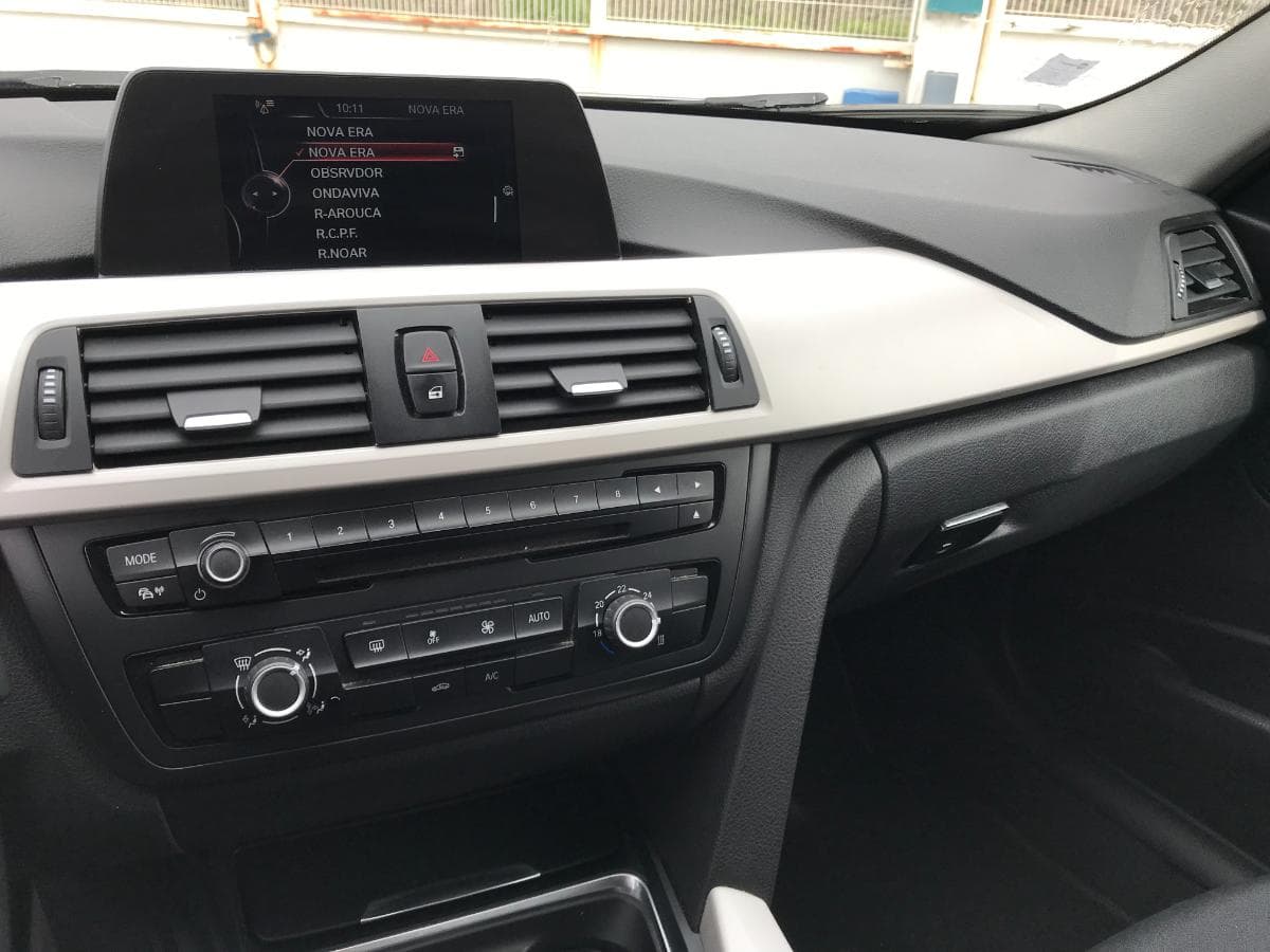 BMW 320D Touring · Ano 2015 — image 18