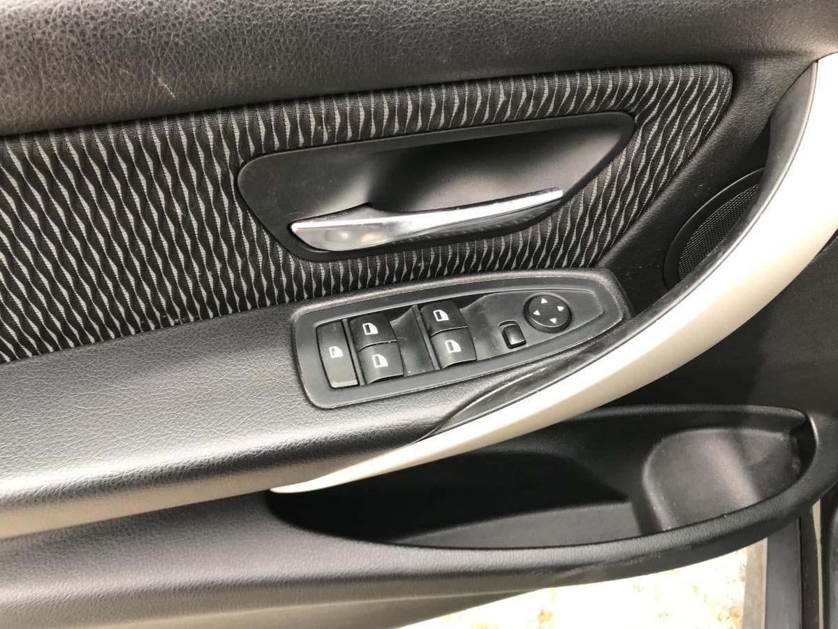 BMW 320D Touring · Ano 2015 — image 22