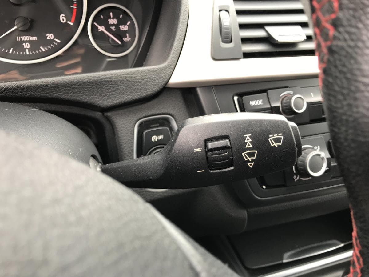 BMW 320D Touring · Ano 2015 — image 24