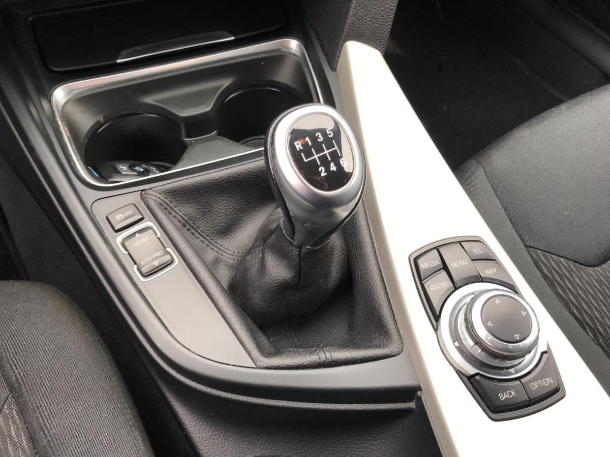 BMW 320D Touring · Ano 2015 — image 26