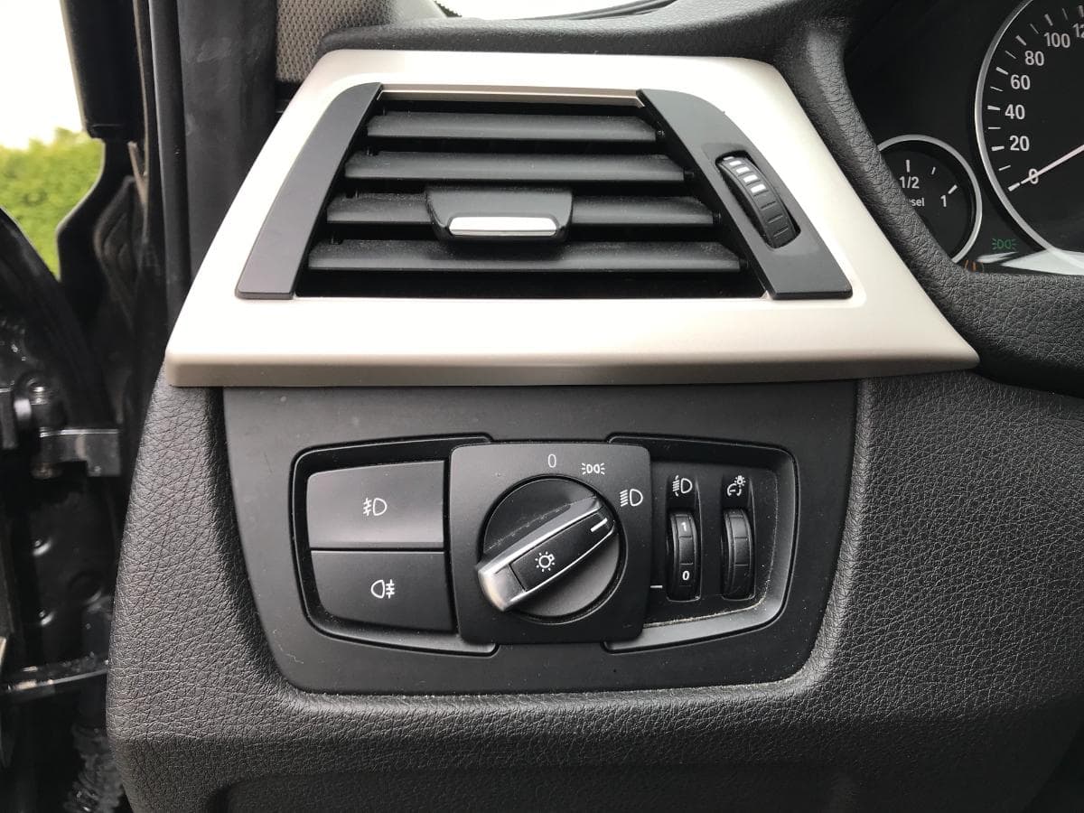 BMW 320D Touring · Ano 2015 — image 28