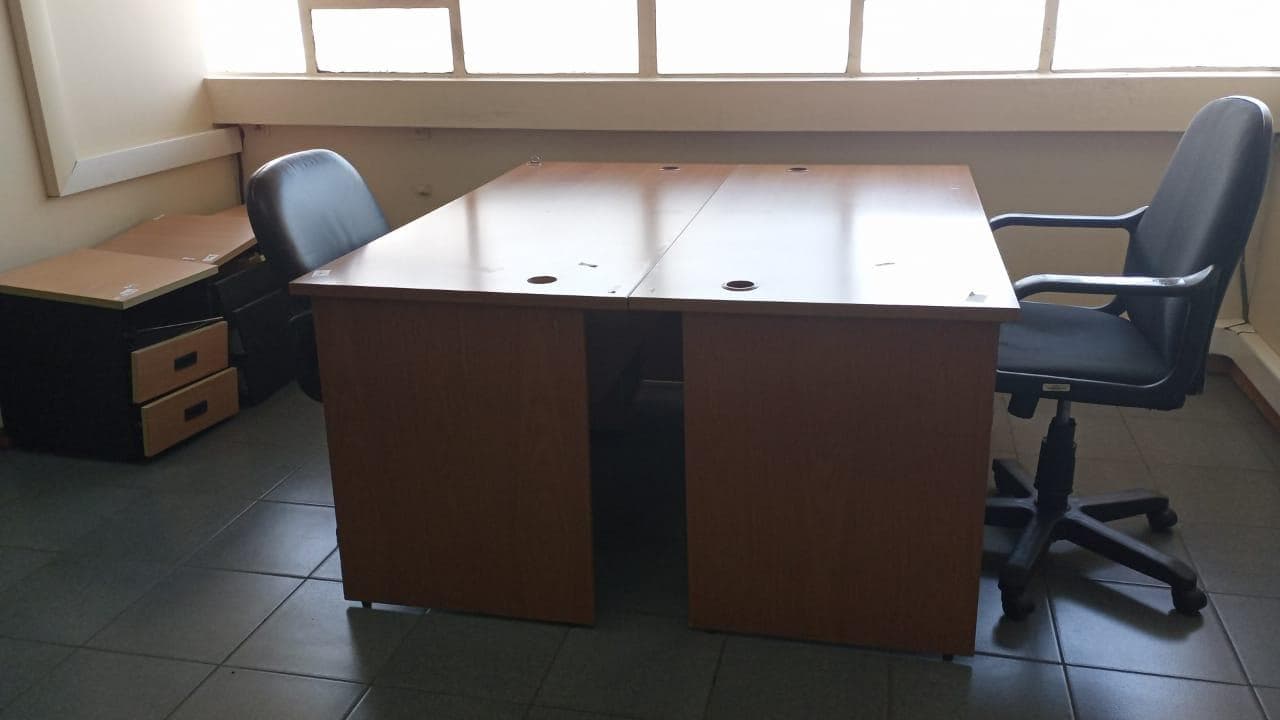 Mobiliário de escritório ·