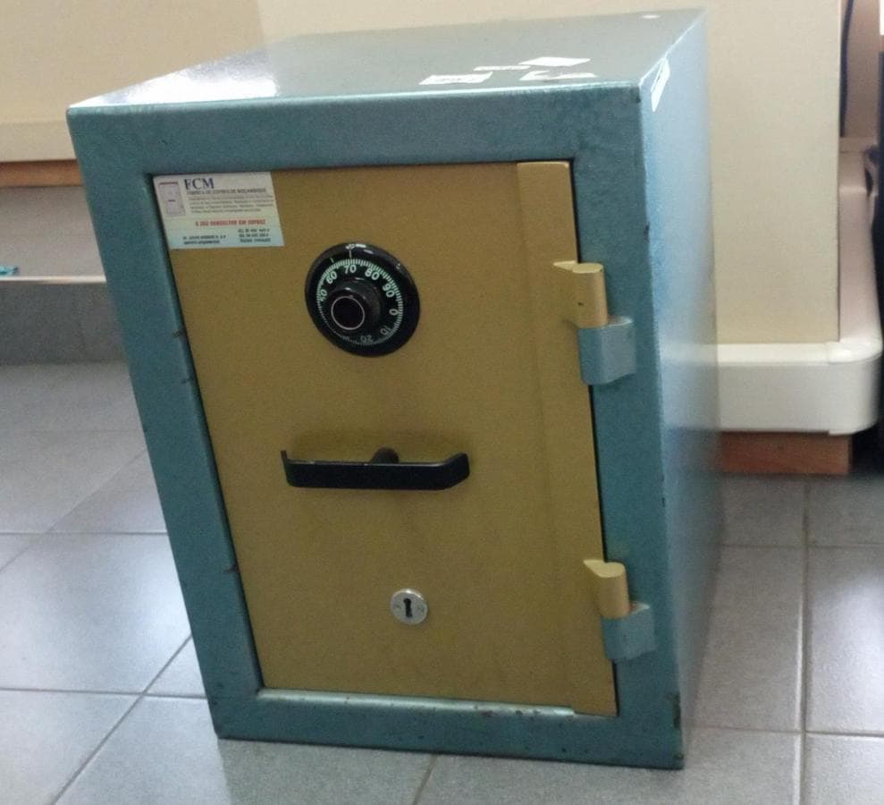 Caja fuerte ·
