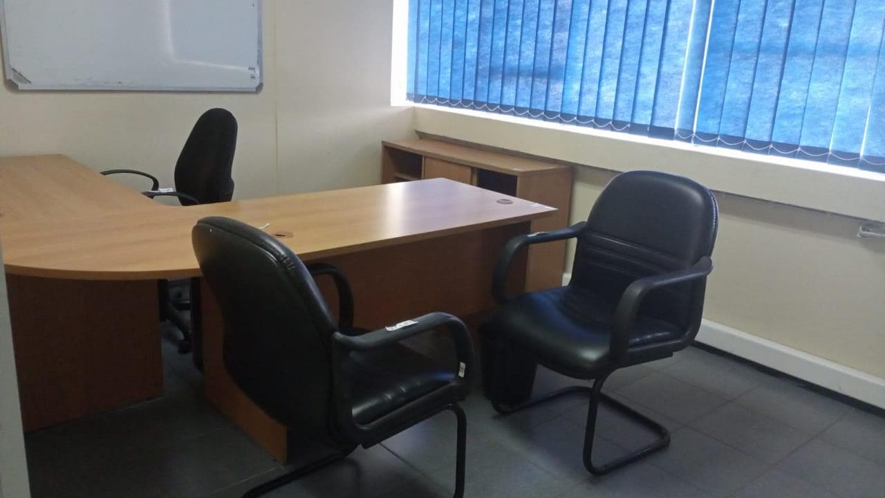 Mobiliário de escritório ·