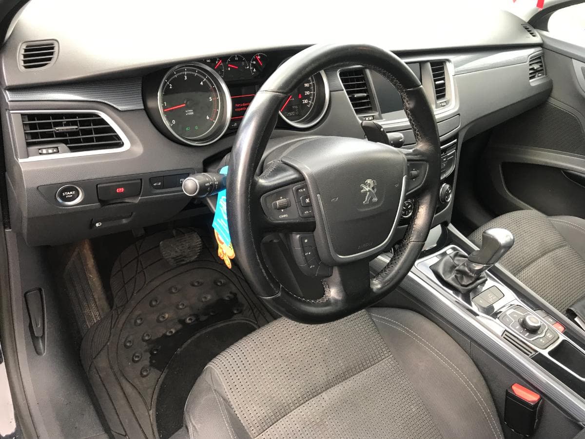 Peugeot 508 SW 1.6 HDI · Ano 2014 — imagen 31