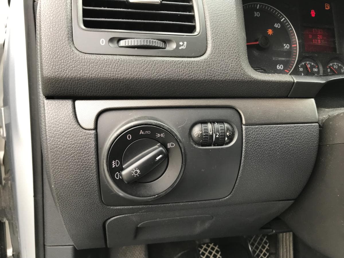Volkswagen Golf 2.0 TDI · Ano 2004 — image 22