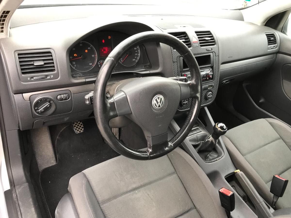 Volkswagen Golf 2.0 TDI · Ano 2004 — image 24