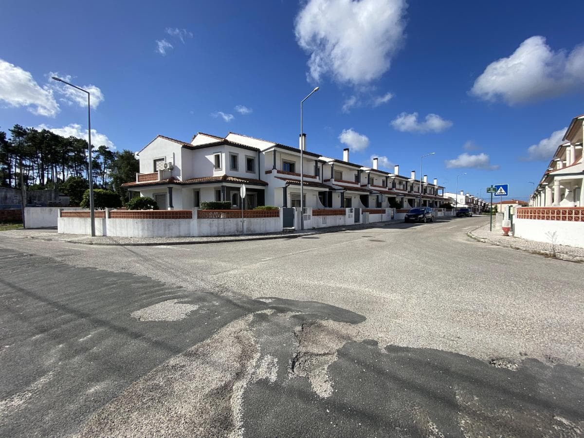 Moradia V4 com Garagem · Marinha Grande — imagem 2