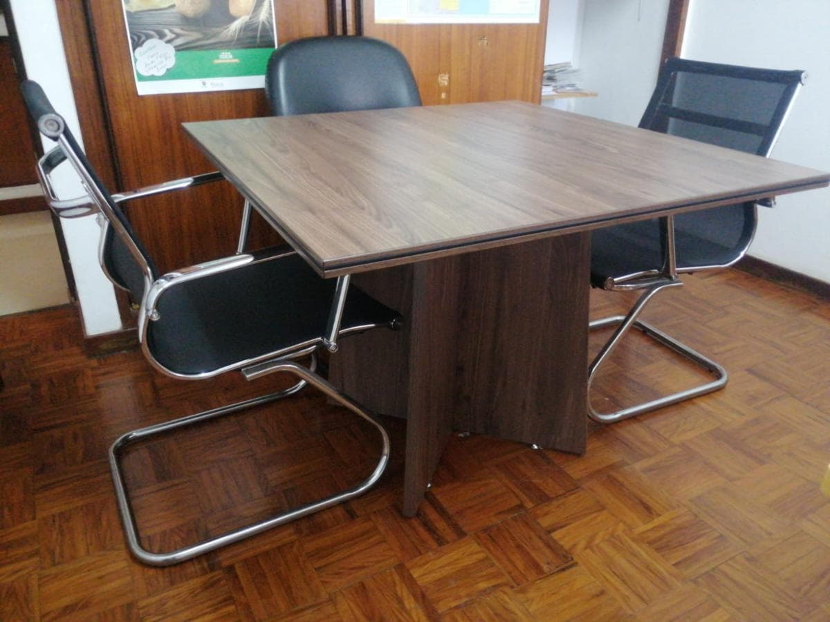 Mobiliário de escritório ·