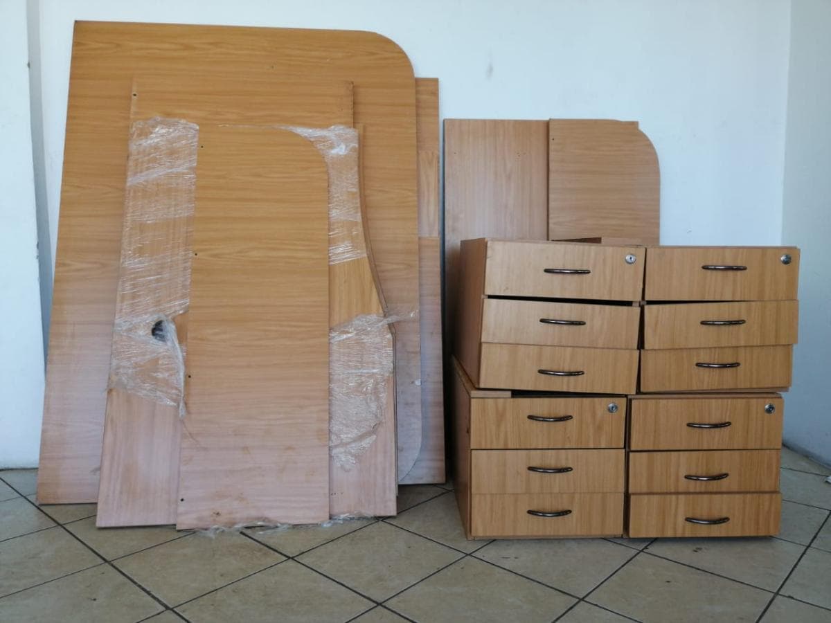 Mobilier de bureau ·