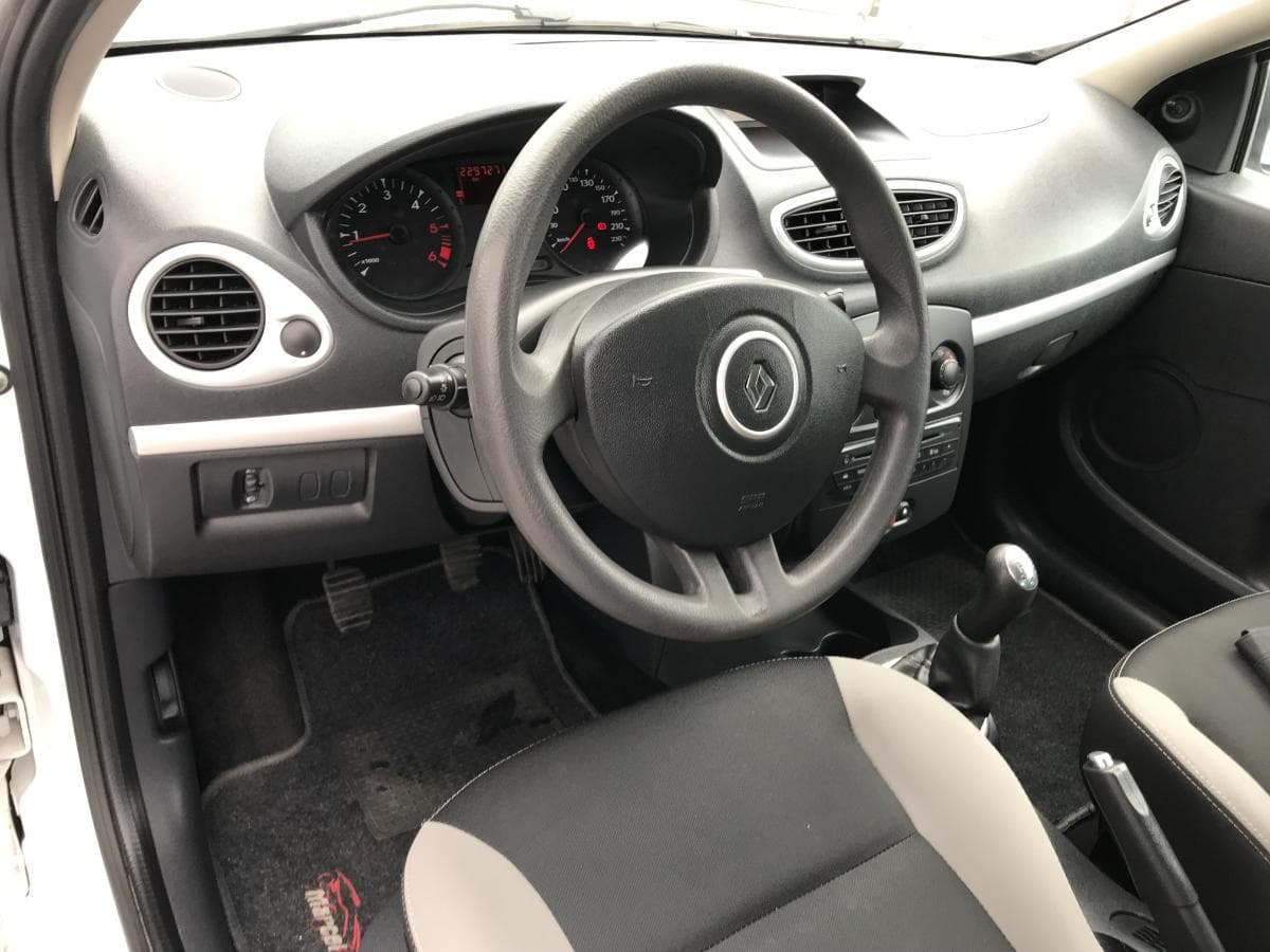 Renault Clio 1.5DCI · Ano 2012 — imagem 16
