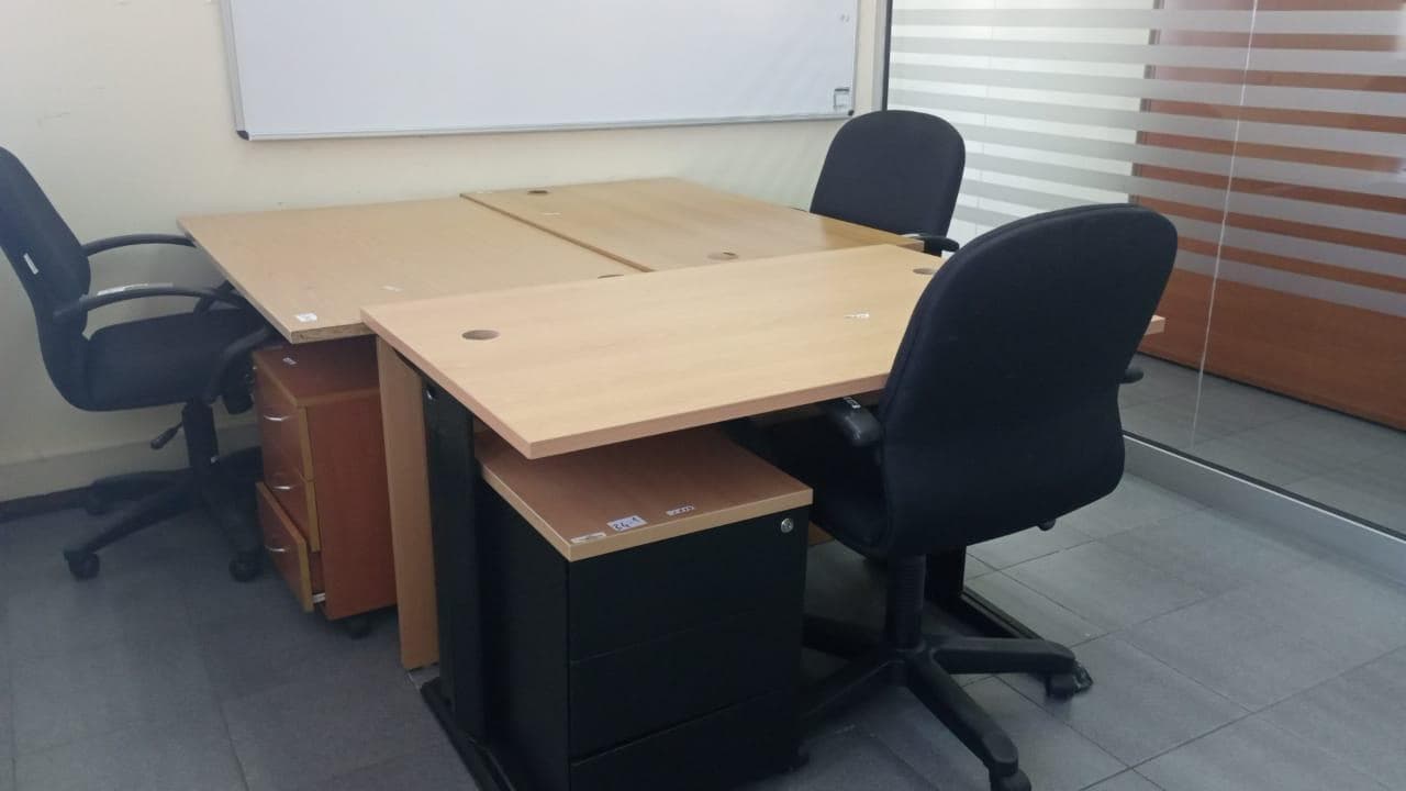 Mobiliario de oficina ·