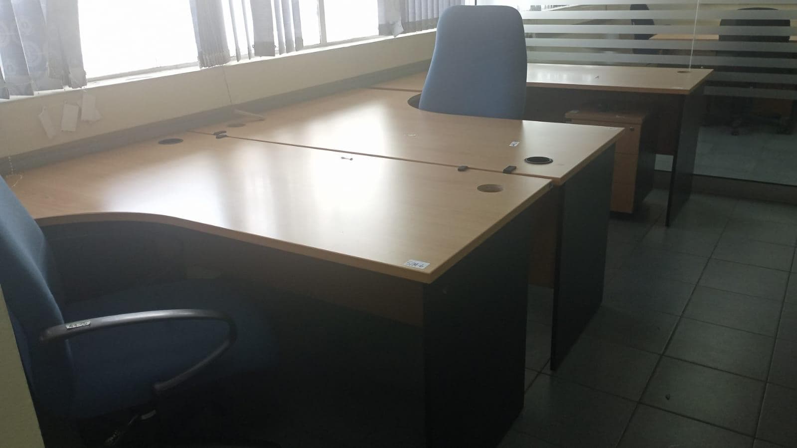 Mobiliario de oficina ·