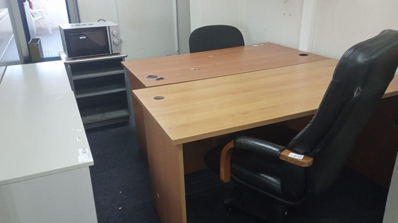 Mobiliario de oficina ·