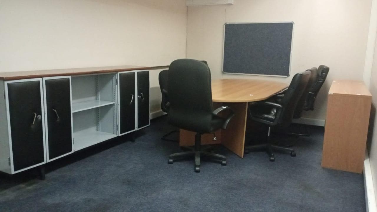 Mobiliário de escritório ·