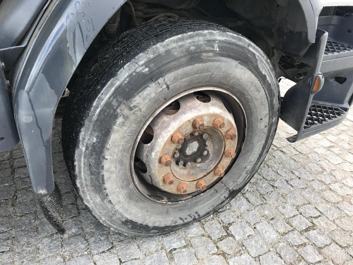 Camião Tribasculante Renault 270 DCI · Ano 2002 — imagen 13