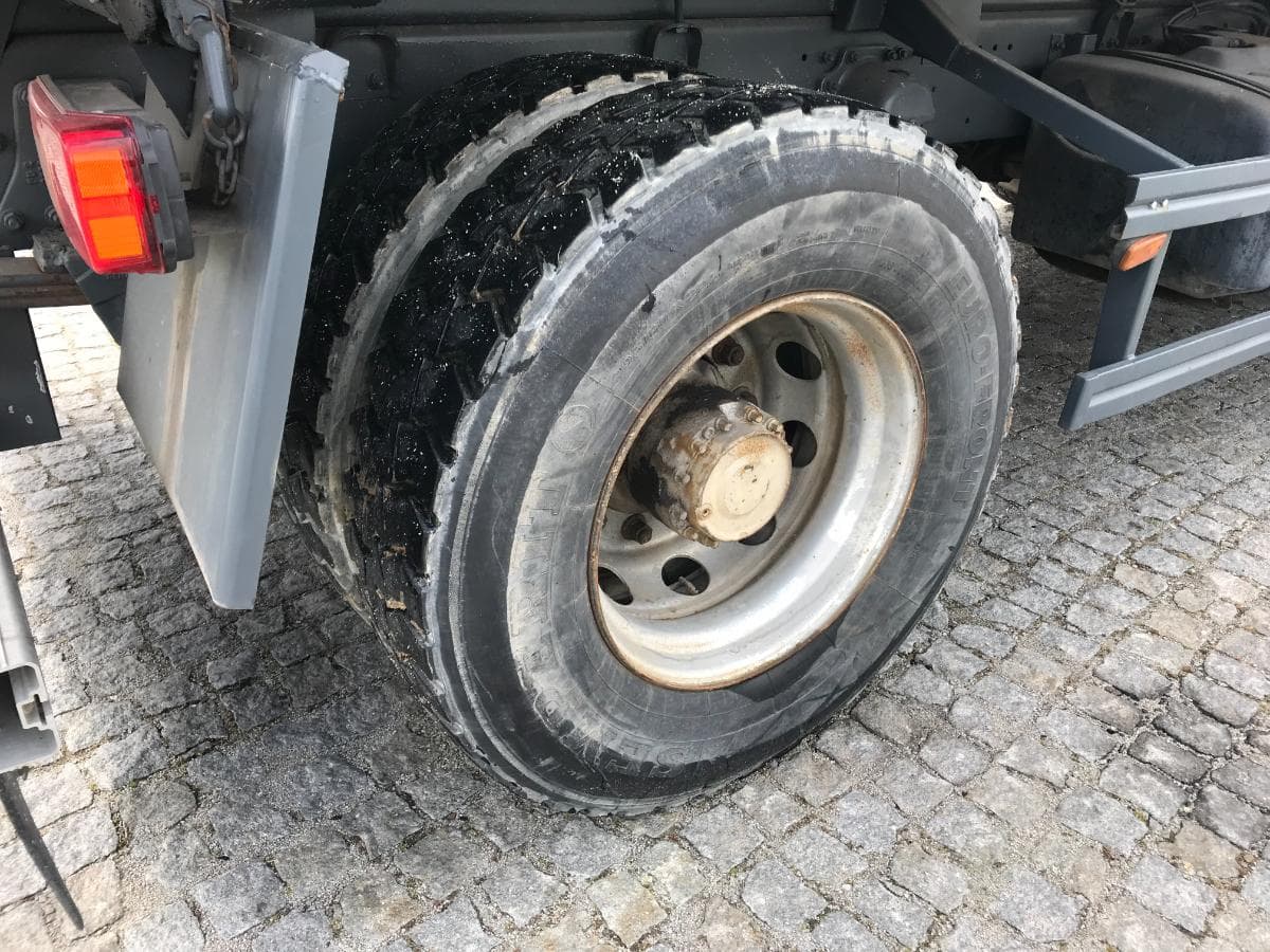 Camião Tribasculante Renault 270 DCI · Ano 2002 — imagen 16