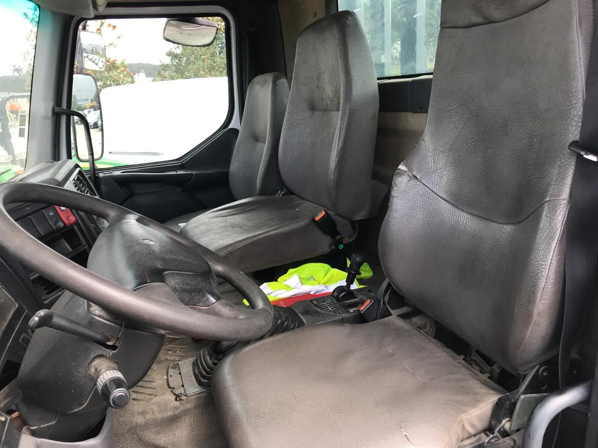 Camião Tribasculante Renault 270 DCI · Ano 2002 — imagen 17
